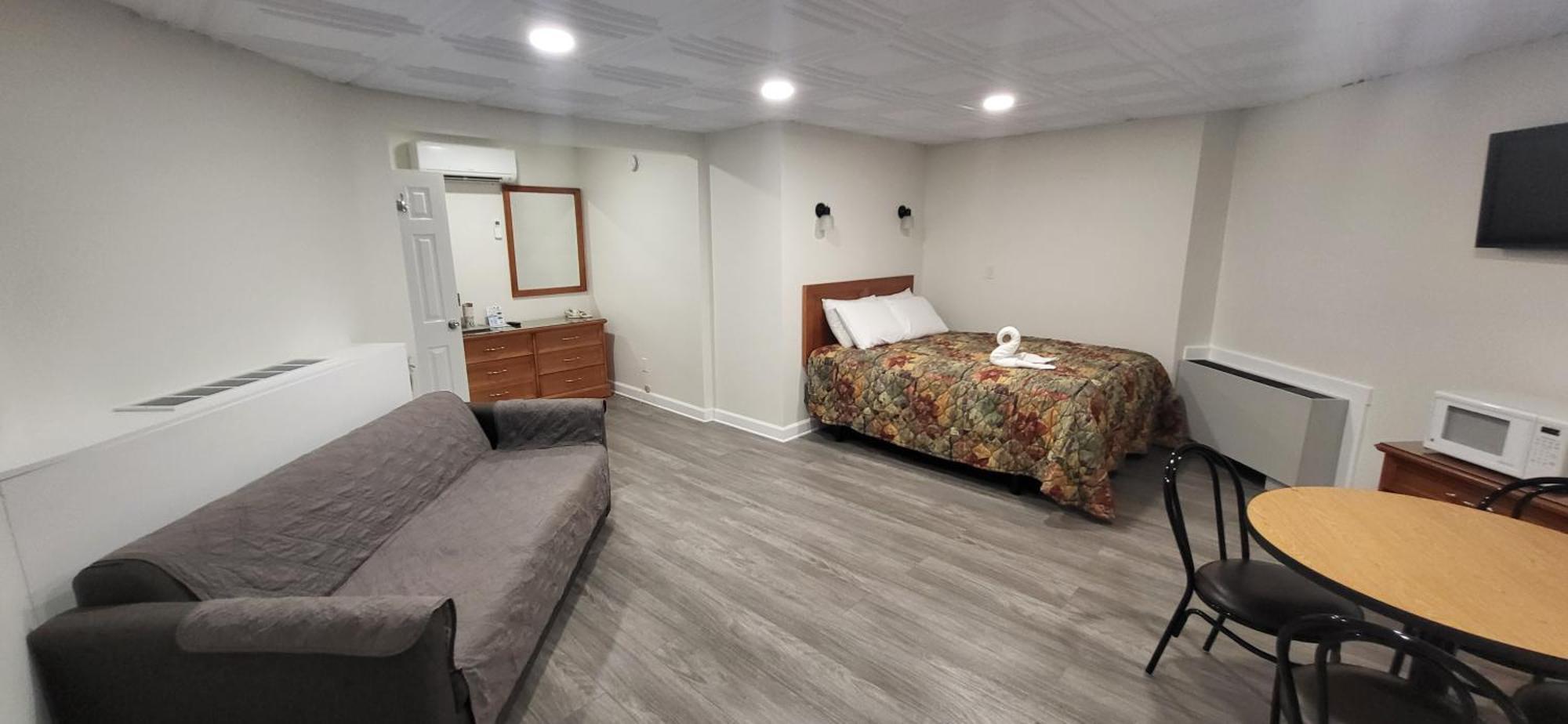 Compass Family Motel